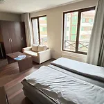 Aspen Aparthotel 3*